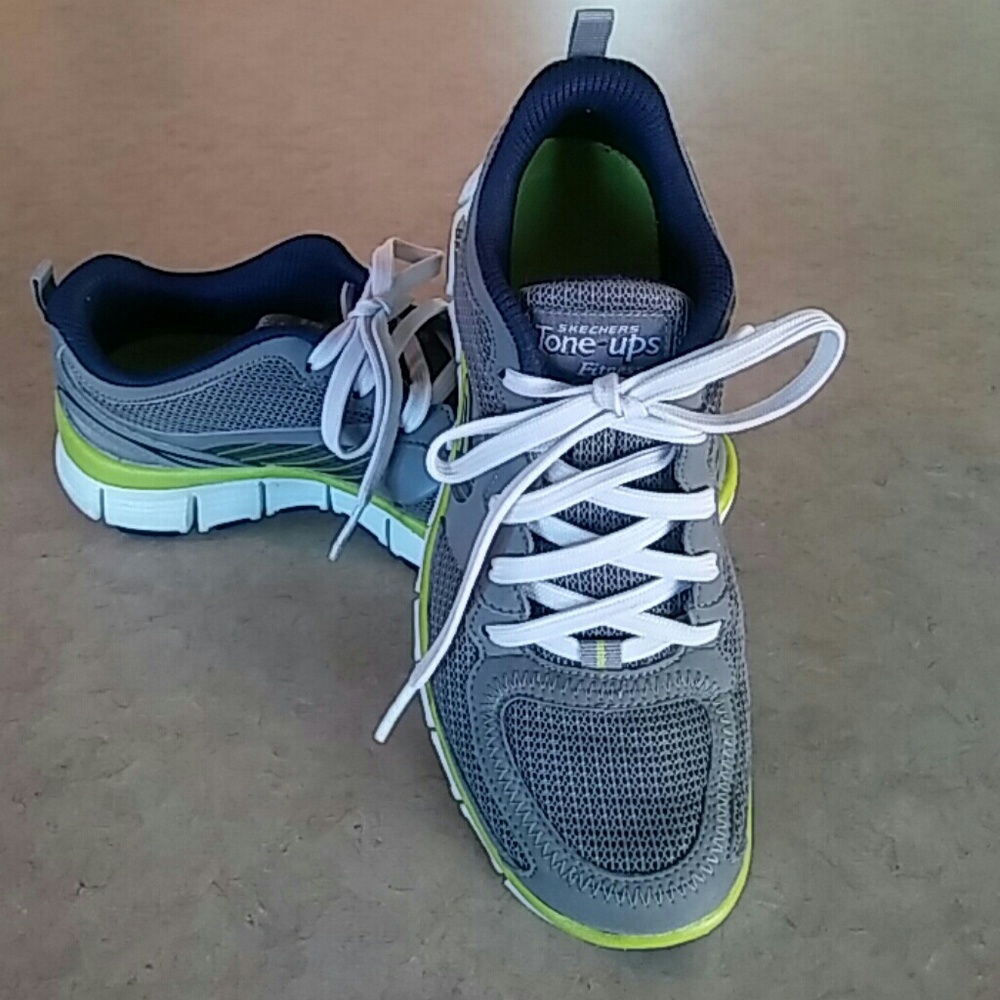 Skechers tennis shoes